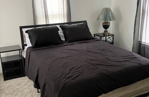 Cambridge Apartment | 2-bedroom apt in Cambridge close to i70/77 & walking distance to downtown
