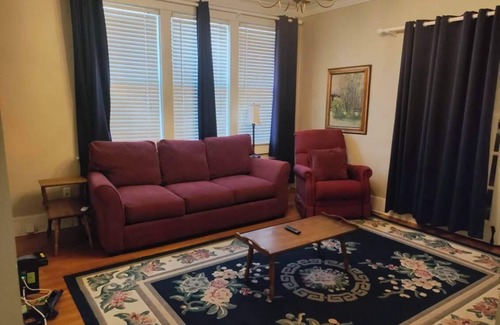 Central Gardens Apartment | 2-bedroom apt Memphis Midtown 4 min to hospital, free parking, free wifi, lower