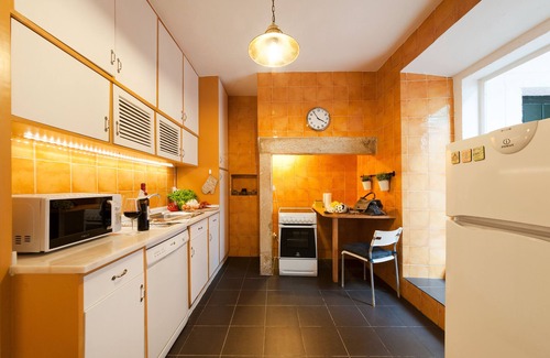 Sao Jose Apartment | 2 BEDROOM APT WITH PATIO NEXT TO LIBERDADE AVENUE