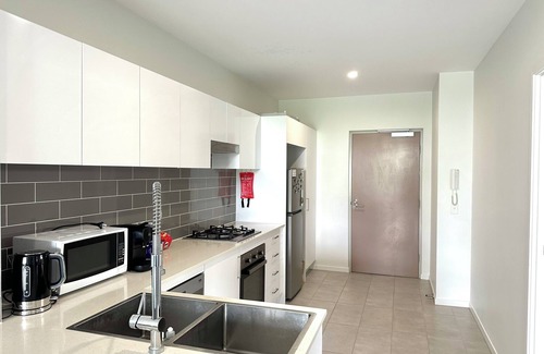 Upper Mount Gravatt Apartment | 2 Bedroom Apt with Views/Shops/Parking/Garden City