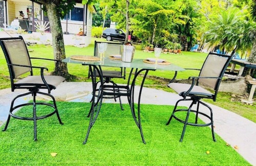 Frome Cottage | 2 Bedroom Beach House at Bluefields Bay