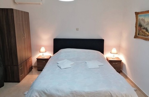 Spata-Artemida House | 2-bedroom building in delightful Artemis with WiFi, AC