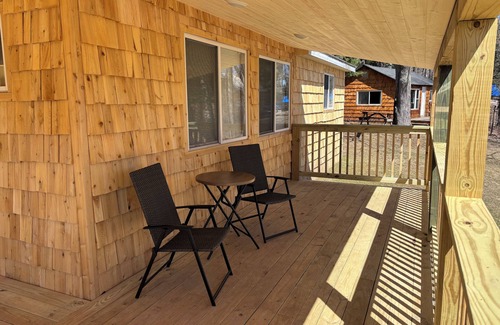 Au Train Cabin | 2 bedroom cabin on beautiful lakefront property with an outdoor hot tub