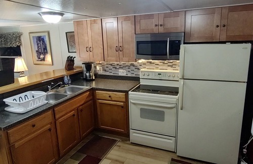 Hesston Cabin | 2-bedroom cabin on seven peaceful wooded acres in Hesston, PA