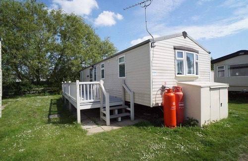Heacham Ski Chalet | 2 bedroom caravan at heacham beach with decking
