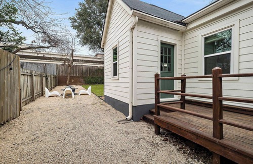Cherrywood House | 2 Bedroom Cherrywood Cottage | Firepit | Near UT
