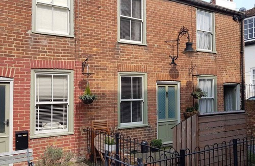 Canterbury Cottage | 2 Bedroom City Centre Cottage set in a Private Courtyard