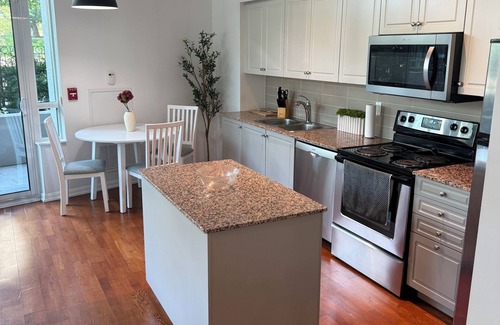 Fort York Condo | 2-bedroom condo in Downtown Toronto with free parking