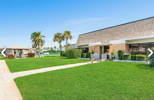 Indialantic Condo | 2-bedroom condo in peaceful Indialantic with amenities, minimum rental-60 days