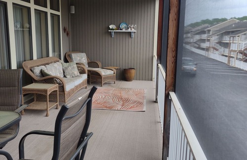 Osage Beach Condo | 2 BEDROOM CONDO IN THE HEART of OSAGE BEACH at the LAKE!