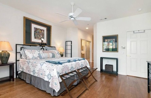 Mission Viejo Condo | 2 Bedroom Condo L-596458 by Houzlet