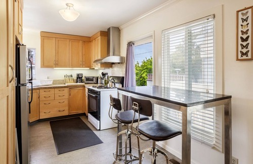 North Berkeley Condo | 2 Bedroom Condo Only 1 Block to UCB