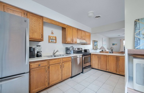 Sea Acres House | 2 bedroom condo with WiFi, outdoor shower, and access to Georgetown Sands community pool and tennis
