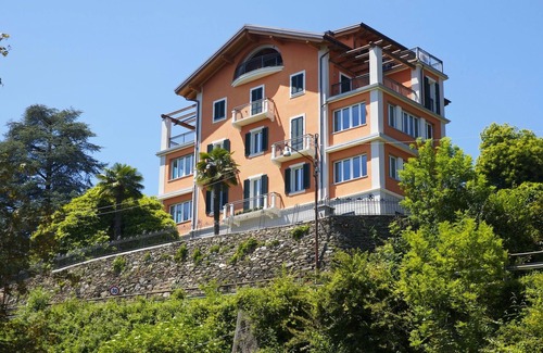 Comero Apartment | 2-bedroom corner apartment in a prestigious villa from 1850 with solar-heated pool