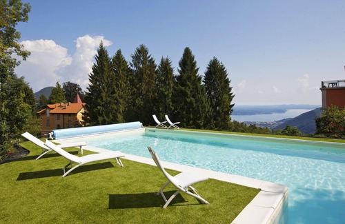 Comero Apartment | 2-bedroom corner apartment in a prestigious villa from 1850 with solar-heated pool