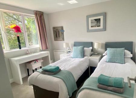 Sennen Apartment | 2 Bedroom Cottage sleeps 4, with Pool Use, Sennen