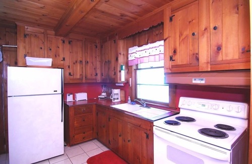 South Yarmouth Cottage | 2 Bedroom Cottage in South Yarmouth - Walk 1,000' to the Beach