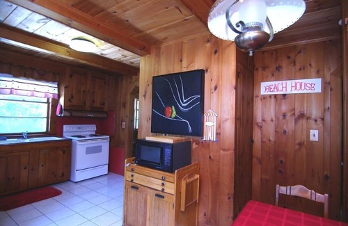 South Yarmouth Cottage | 2 Bedroom Cottage in South Yarmouth - Walk 1,000' to the Beach