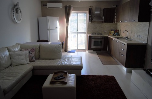 St. Paul's Bay Apartment | 2 bedroom country view apartment, free wifi, A/Cs in all rooms