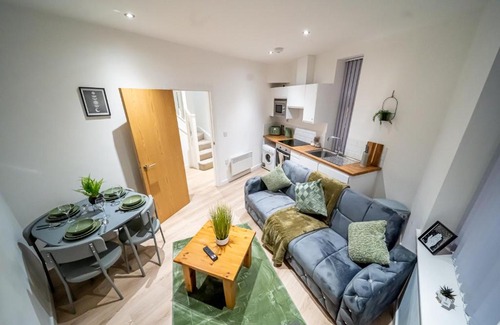 Milnrow Apartment | 2-Bedroom Cozy Hideaway Close to Hollingworth Lake in Milnrow