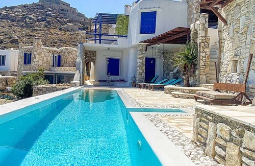 Agios Ioannis Villa | 2 Bedroom Cycladic Style Suite, A/C, Private Pool, Sea & Sunset Views - 15mins from Mykonos Town!