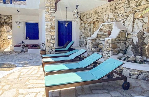 Agios Ioannis Villa | 2 Bedroom Cycladic Style Suite, A/C, Private Pool, Sea & Sunset Views - 15mins from Mykonos Town!