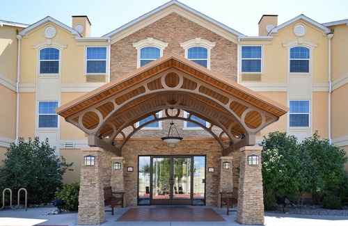 Northeast Heights Condo | 2 Bedroom | Equipped Suite | Pool + Hot Tub Access