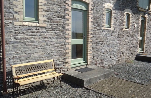 Noss Mayo Cottage | 2 Bedroom (Family and Dog Friendly) Victorian Grade ll stable conversion