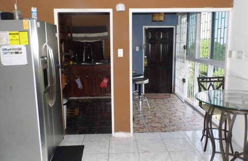 Montego Bay Apartment | 2 Bedroom fully air-conditioned 6 mins from Airport
