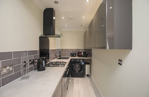 Grove Apartment | 2 Bedroom Luxurious flat in Kingston