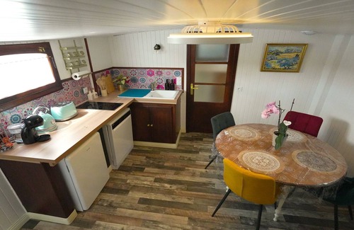 Avignon Boat Rental | 2-bedroom gite - Péniche Spa Le Makara