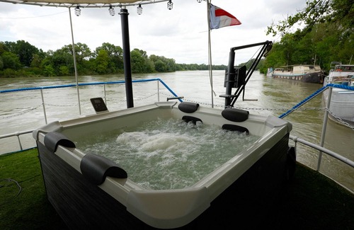 Avignon Boat Rental | 2-bedroom gite - Péniche Spa Le Makara