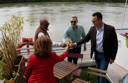 Avignon Boat Rental | 2-bedroom gite - Péniche Spa Le Makara