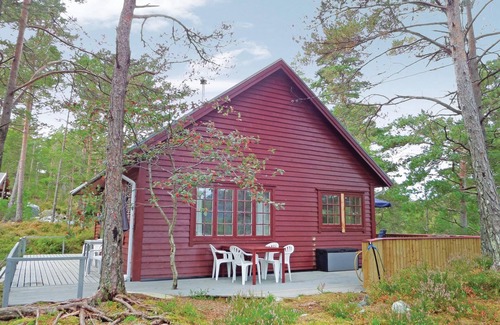Gjuvsland House | 2 bedroom gorgeous home in Varaldsøy