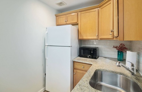 Roxborough-Manayunk Apartment | 2 bedroom ground level apt - walk to Main St.