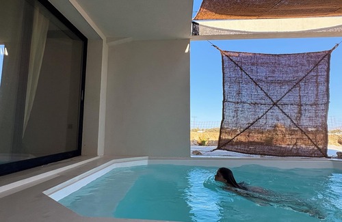 Skiros House | 2-bedroom house in adorable Molos with Starlink and private pool