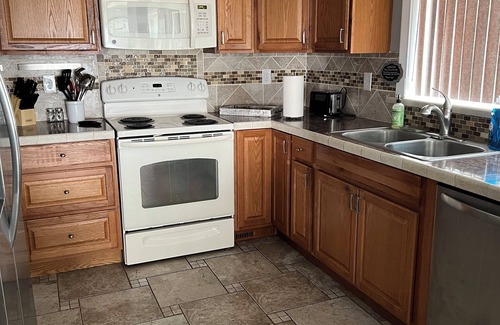 Yakima House | 2-bedroom house in desirable west valley area with great views. Enjoy your stay!