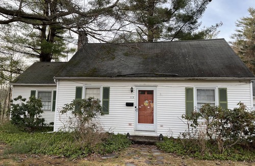 Slingerlands House | 2-bedroom house in pleasant Delmar with WiFi