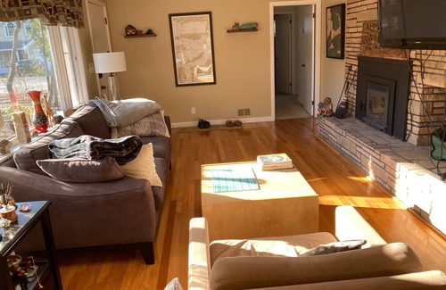 Bliss Corner House | 2-bedroom house with private entrance, minutes walking distance from the beach