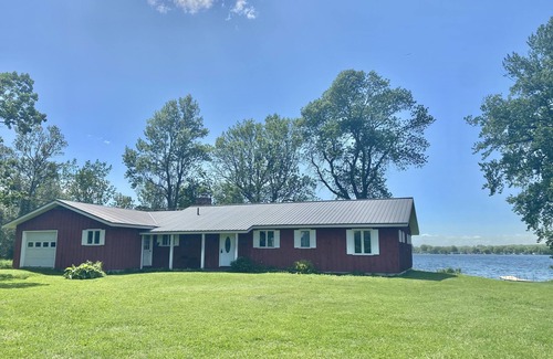 North Hero House | 2 bedroom lakefront home