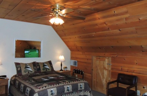 Chester Cabin | 2 Bedroom, Living room, Suite Chester/Lake Almanor Sleeps 4, Read Description.