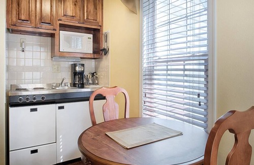 Williamsburg Condo | 2 Bedroom Lockoff Condo, Sleeps 6, Kitchen, Williamsburg, Patriots Place Resort!