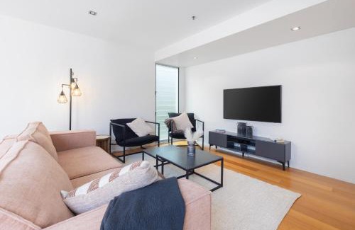 Teneriffe Apartment | 2-Bedroom Loft near CBD & River with Pool and Free Parking