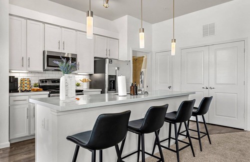 Pleasant Valley Apartment | 2-bedroom Modern apartment Near Downtown & Airport. Access to Pool + Gym