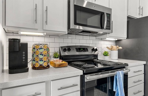 Pleasant Valley Apartment | 2-bedroom Modern apartment Near Downtown & Airport. Access to Pool + Gym