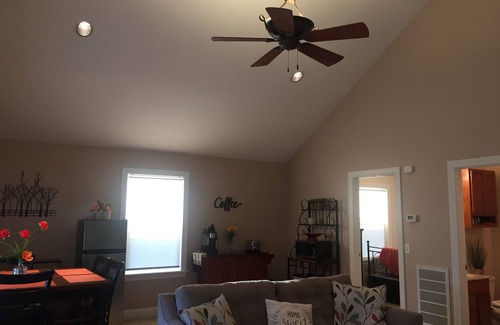 Mechanicsburg House | 2 Bedroom Near: Messiah University, Mechanicsburg, Carlisle, Harrisburg, Hershey