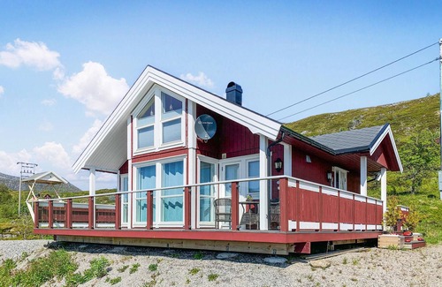 Vestvagøy House | 2 bedroom nice home in Valberg