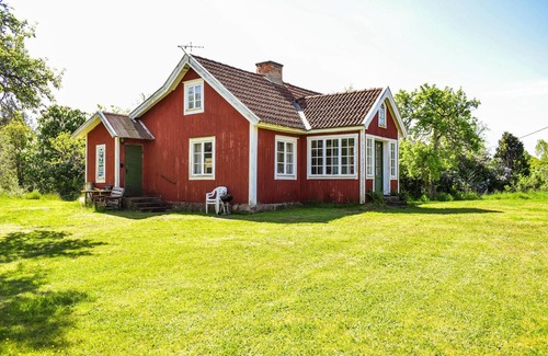 Blomstermala House | 2 bedroom nice home in Stubbemåla