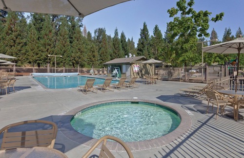 Bass Lake Apartment | 2 bedroom - NS - Mobility w/Roll-in Showerin charming Bass Lake