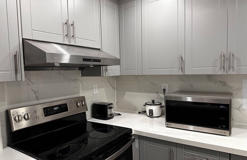 Churchill Meadows Apartment | 2 Bedroom Oasis: Inviting Comfort in Mississauga